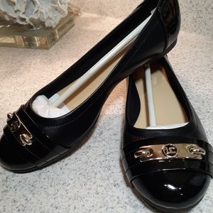 Liz claiborne flats size 7